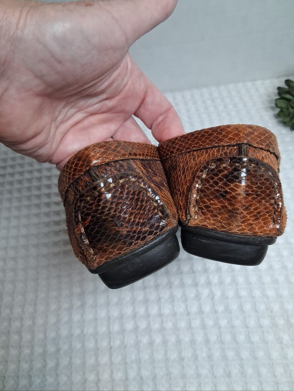 Liz Claiborne Womens Brown/Tan Faux Snakeskin Loafer/Mocassin Size 7 - Picture 6 of 12